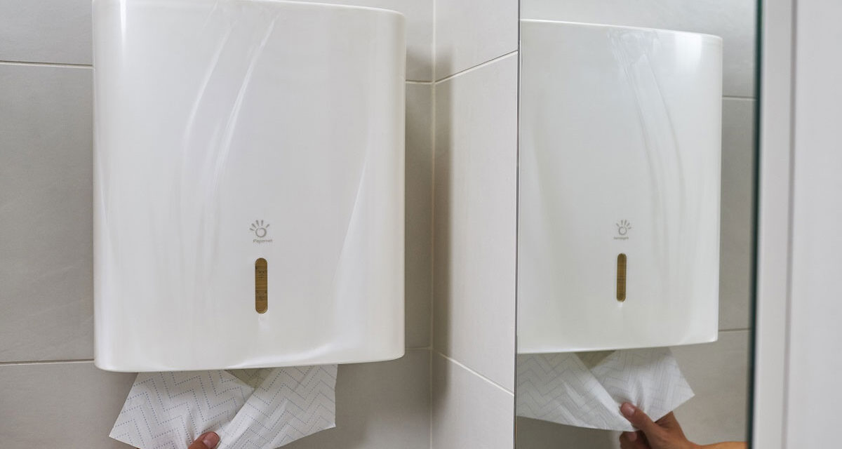 Jaký rozdíl v hygieně mohou udělat papírové ručníky oproti elektrickým vysoušečům?