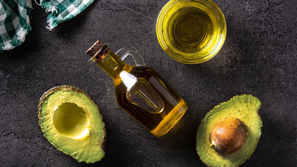 avokádový olej ve skleněné lahvi, kolem avokáda - vliv avokádového oleje na zdraví na Bezpsenice.cz